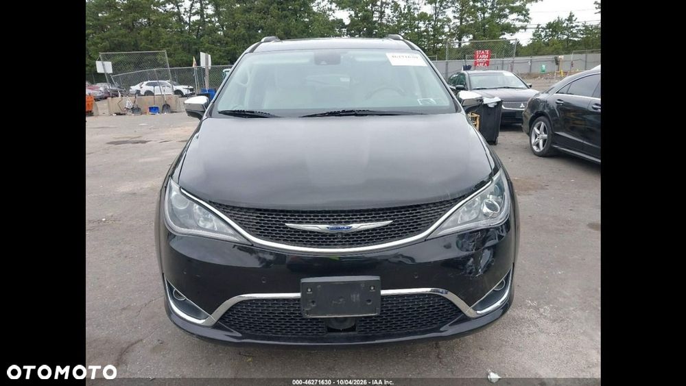 Chrysler Pacifica - 2