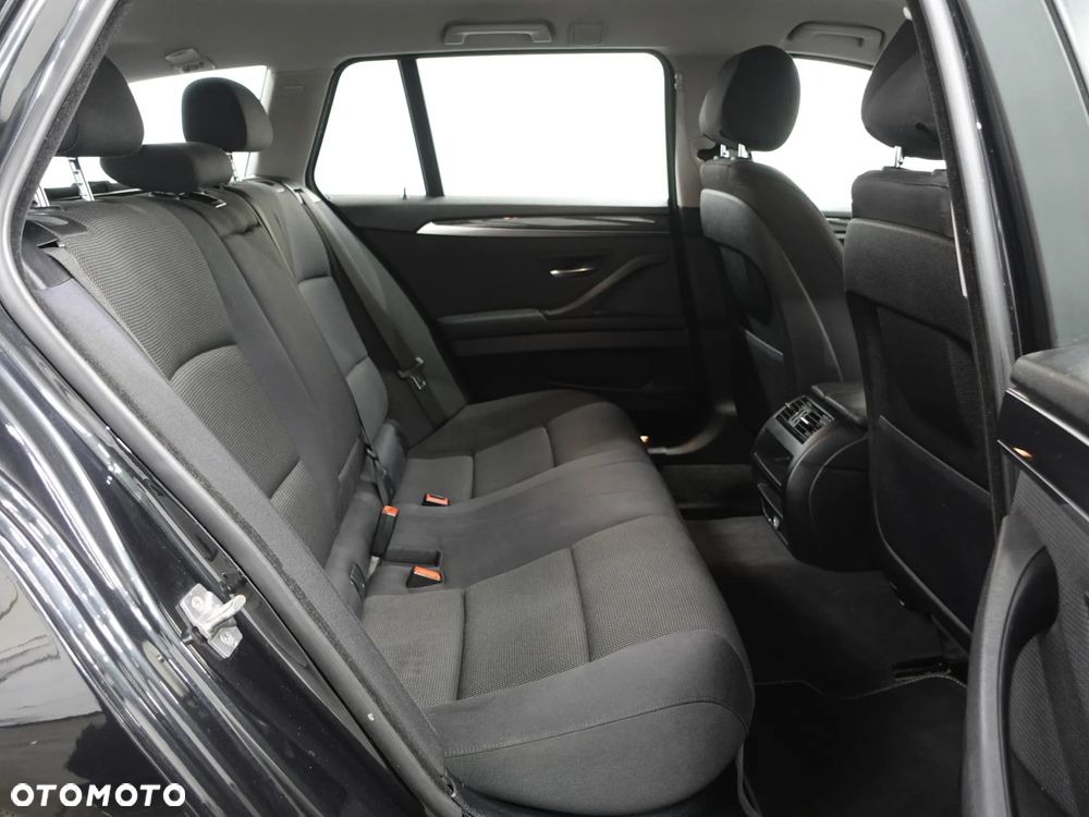 BMW Seria 5 525d xDrive Sport-Aut Modern Line - 24