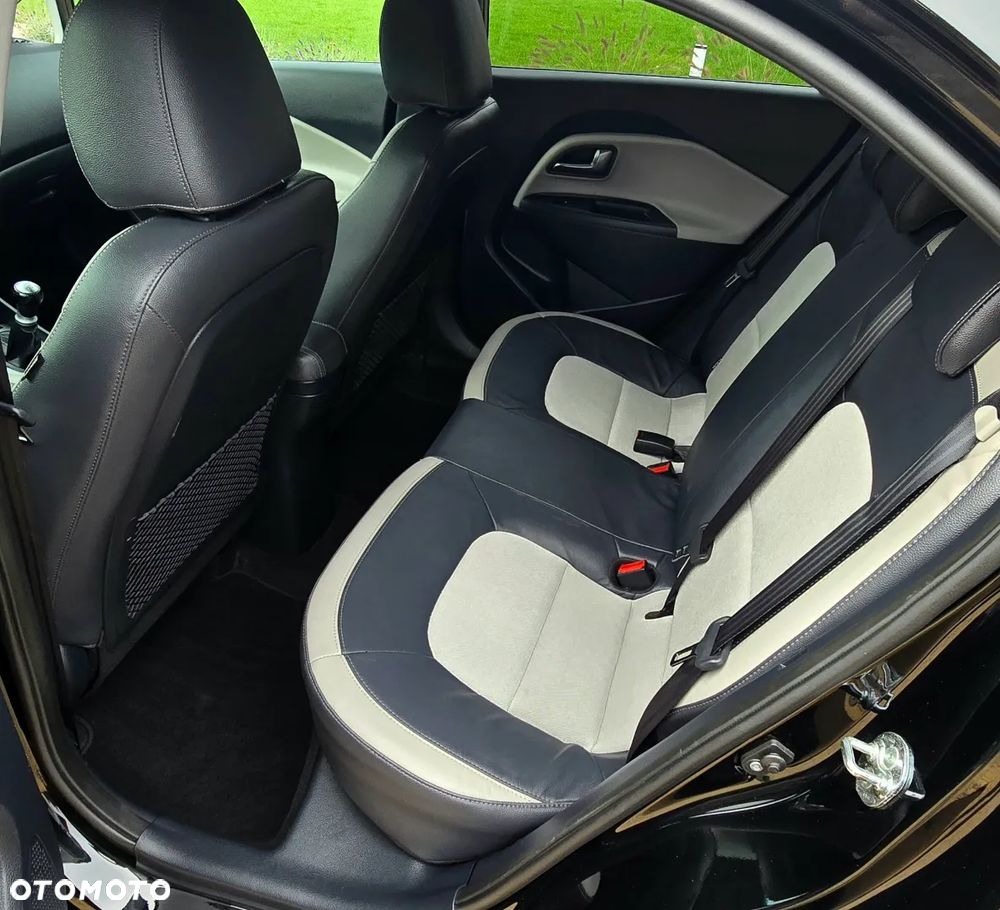 Kia Rio - 27