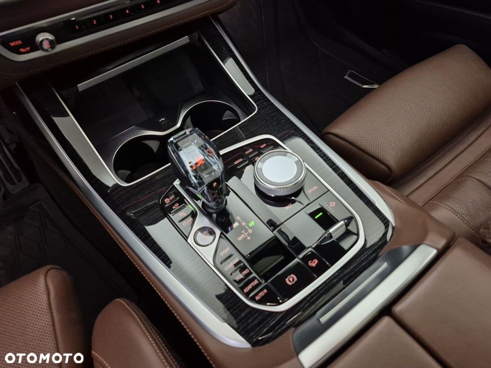 BMW X7 M50d sport - 17