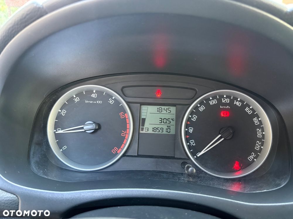 Skoda Fabia 1.2 HTP SPECIAL - 24