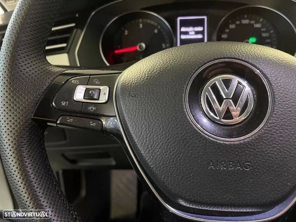 VW Passat Variant 2.0 TDI Elegance DSG - 23