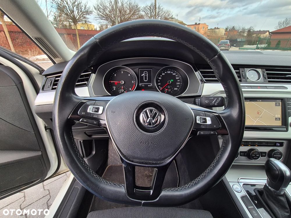 Volkswagen Passat - 12