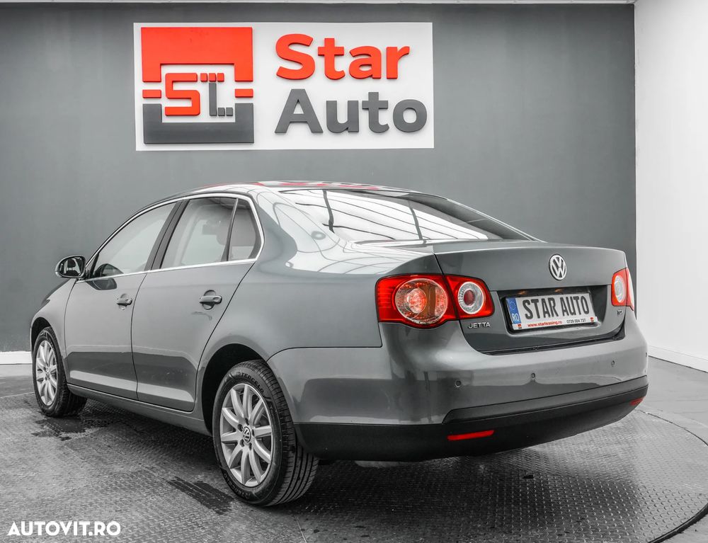 Volkswagen Jetta 1.9 TDI Sportline DSG - 4