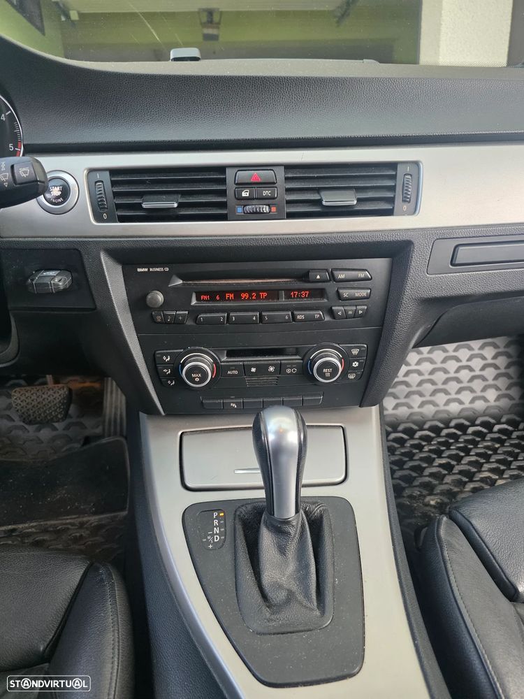 BMW 320 dA - 12