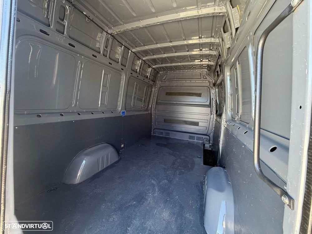 VW Crafter 35 2.0 TDi 109 Médio Tecto Alto Extra - 11