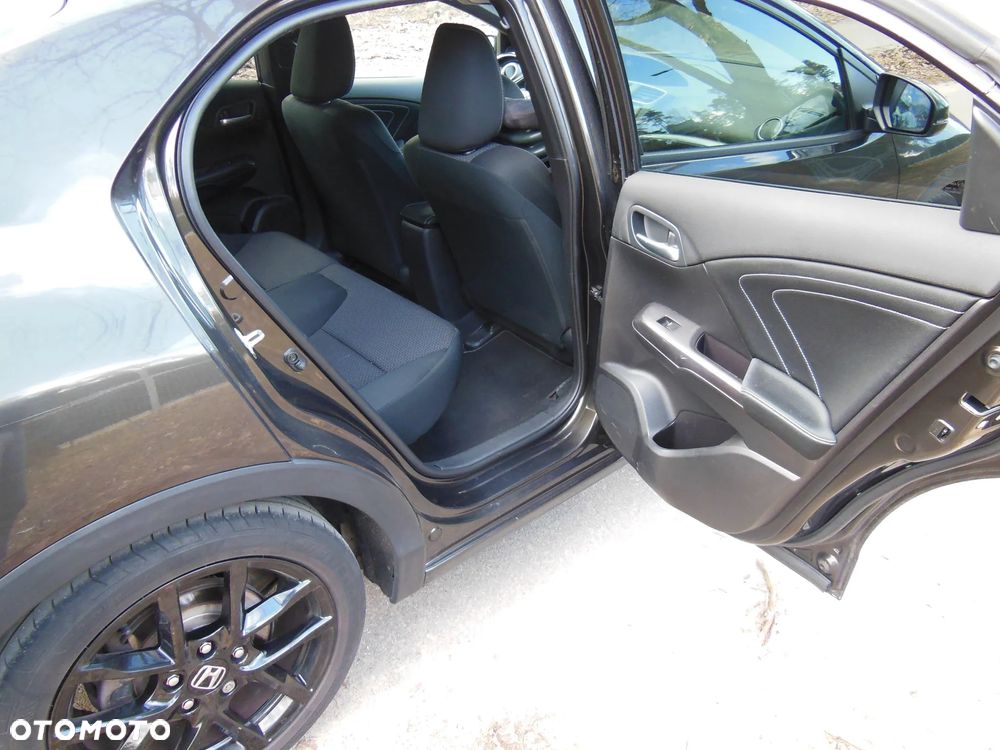 Honda Civic 1.6 i-DTEC Executive Black Edition - 17