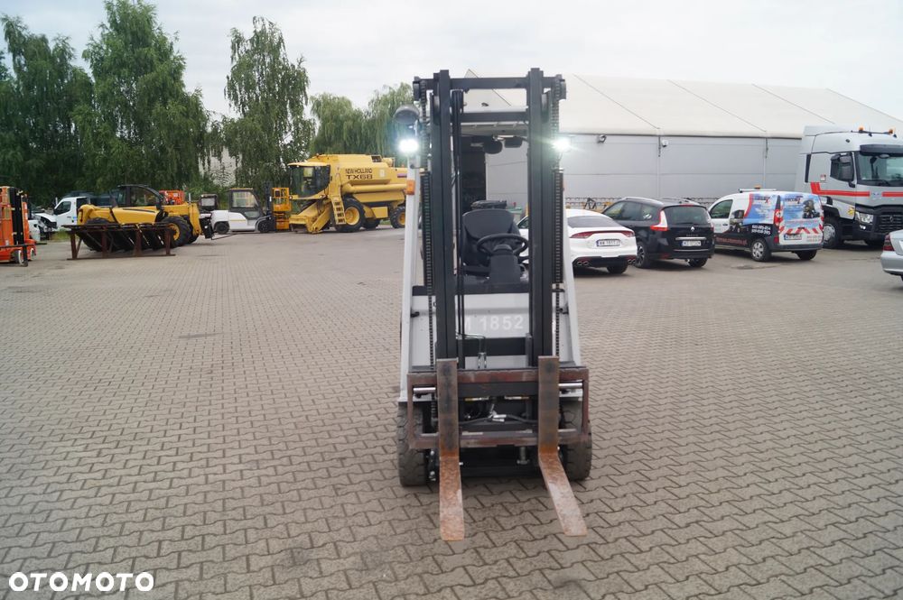 Nissan Wózek Widłowy  Elektryk 3-kołowy - 3