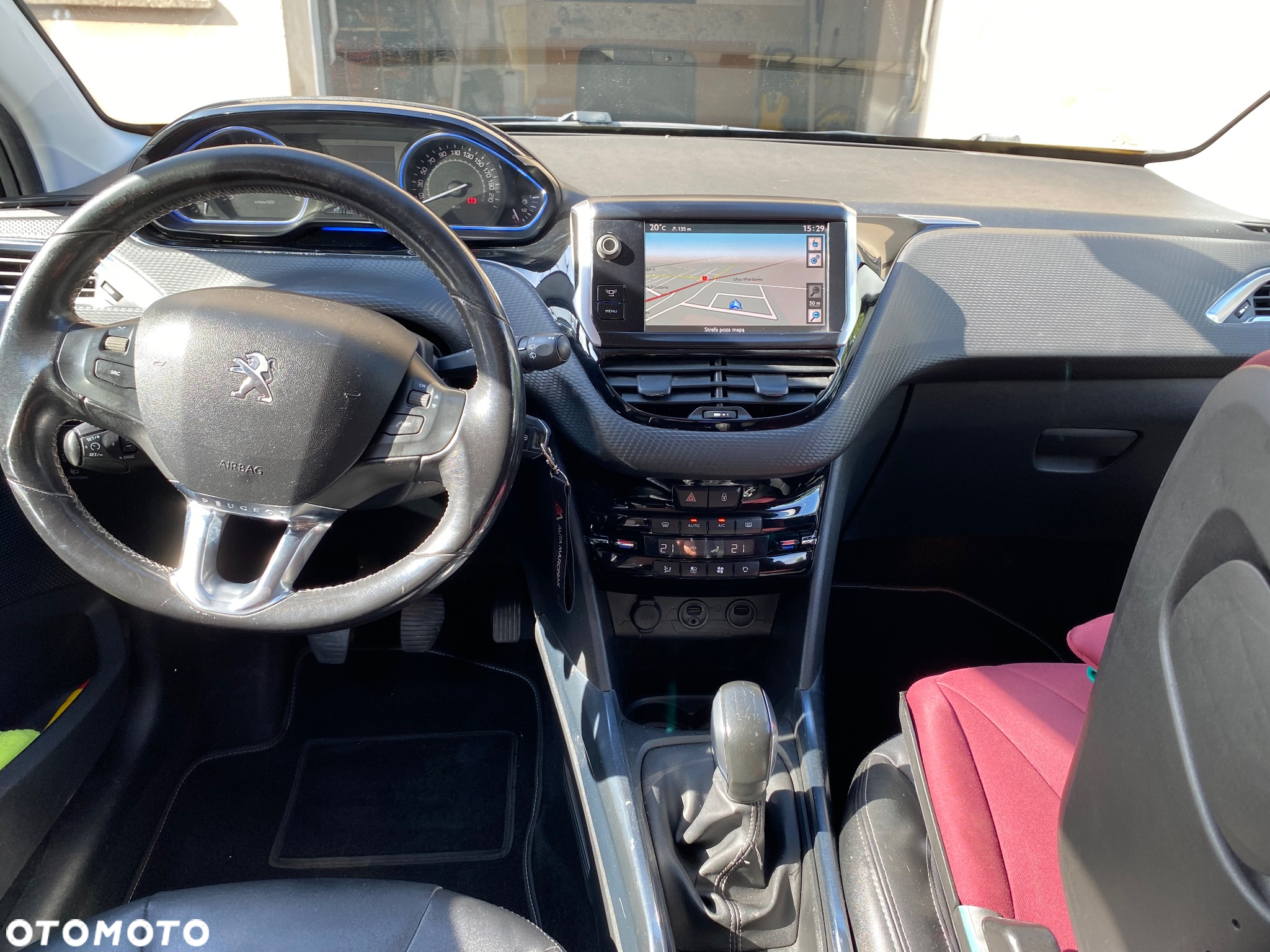 Peugeot 2008 1.6 e-HDi Allure S&S - 11