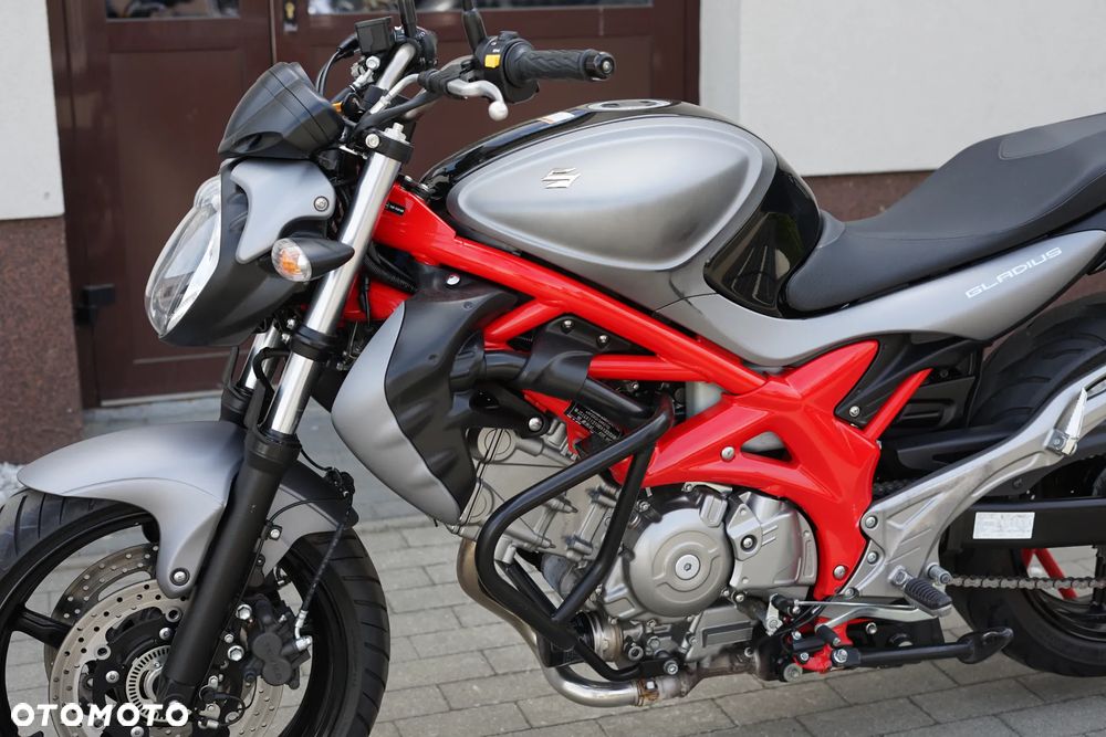 Suzuki Gladius - 30