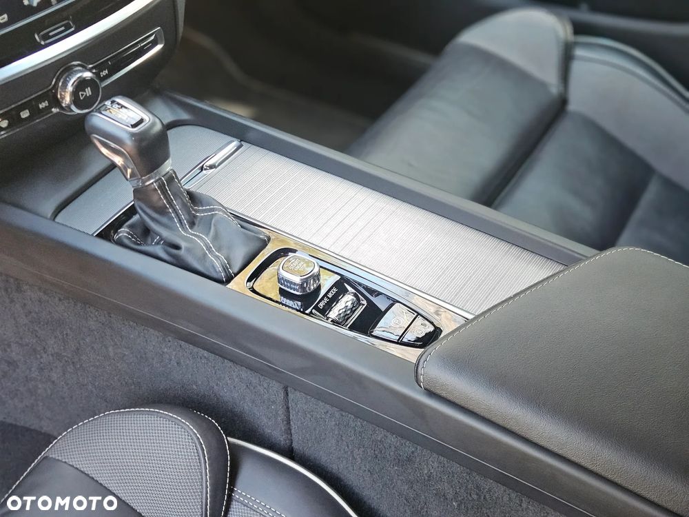 Volvo S60 T4 R-Design - 29