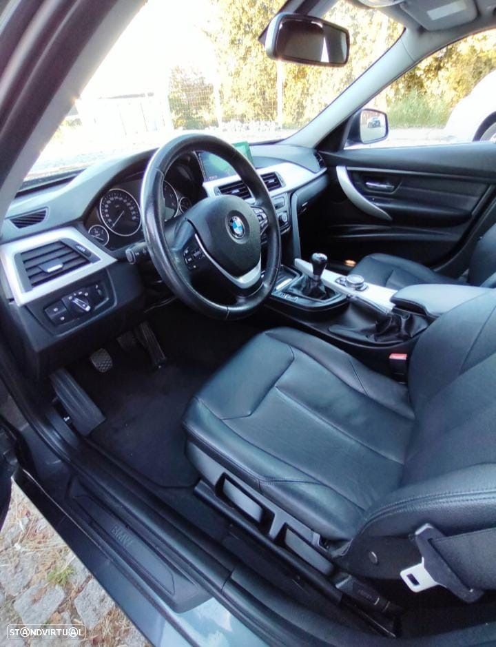 BMW 320 2011 photo 2
