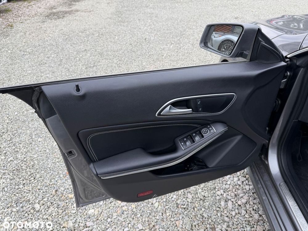 Mercedes-Benz CLA 180 Urban - 31