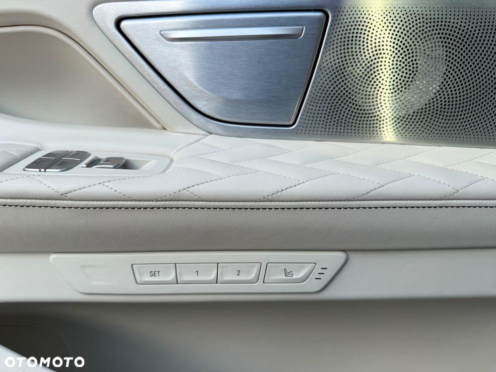 BMW Seria 7 740Ld xDrive - 32