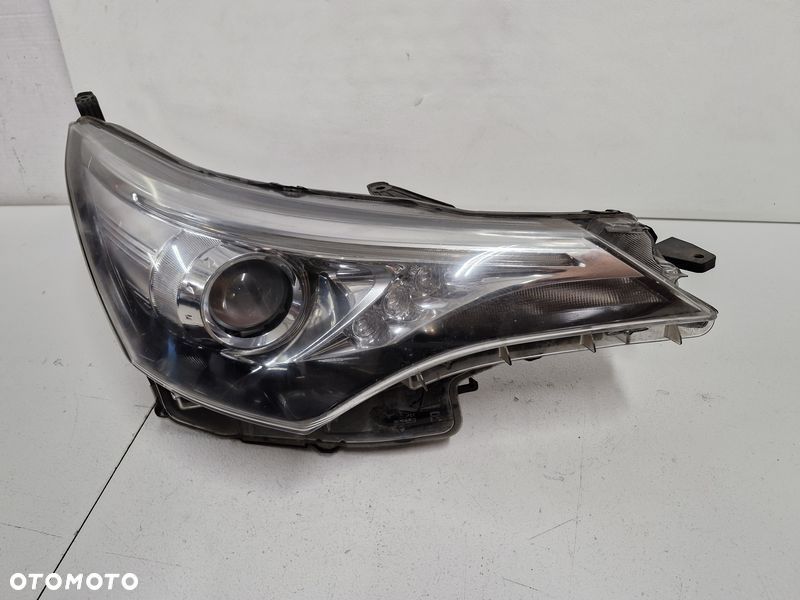 TOYOTA AVENSIS T27 LIFT T29 LAMPA REFLEKTOR PRAWY PRZÓD PRZEDNI SOCZEWKA UK - 1