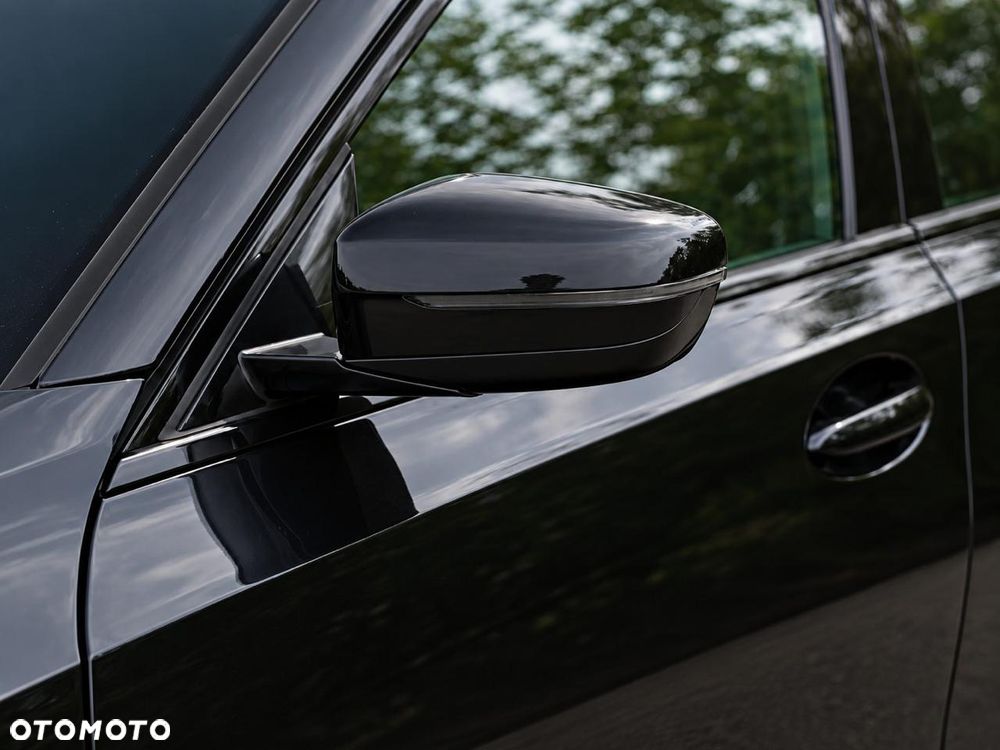 BMW Seria 3 330i xDrive M Sport - 10