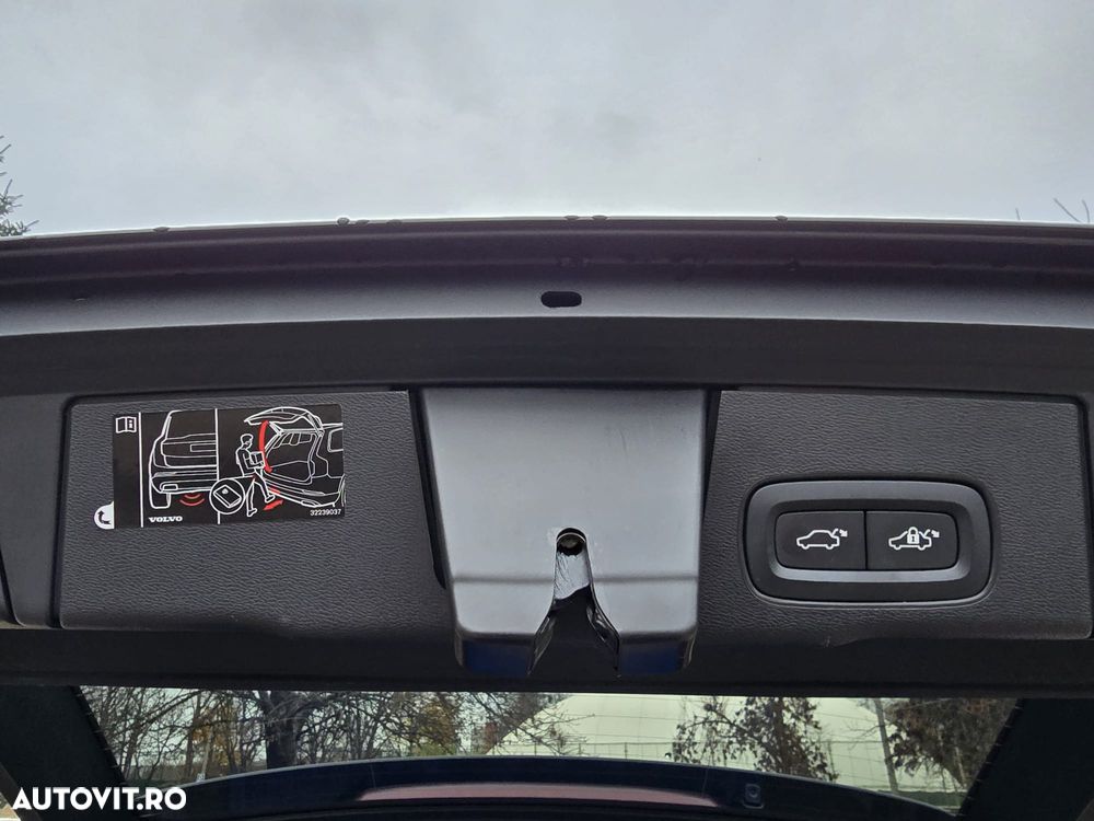 Volvo XC 60 Recharge T6 Twin Engine eAWD R-Design Expression - 25