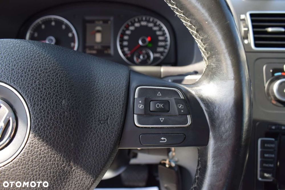 Volkswagen Touran - 26