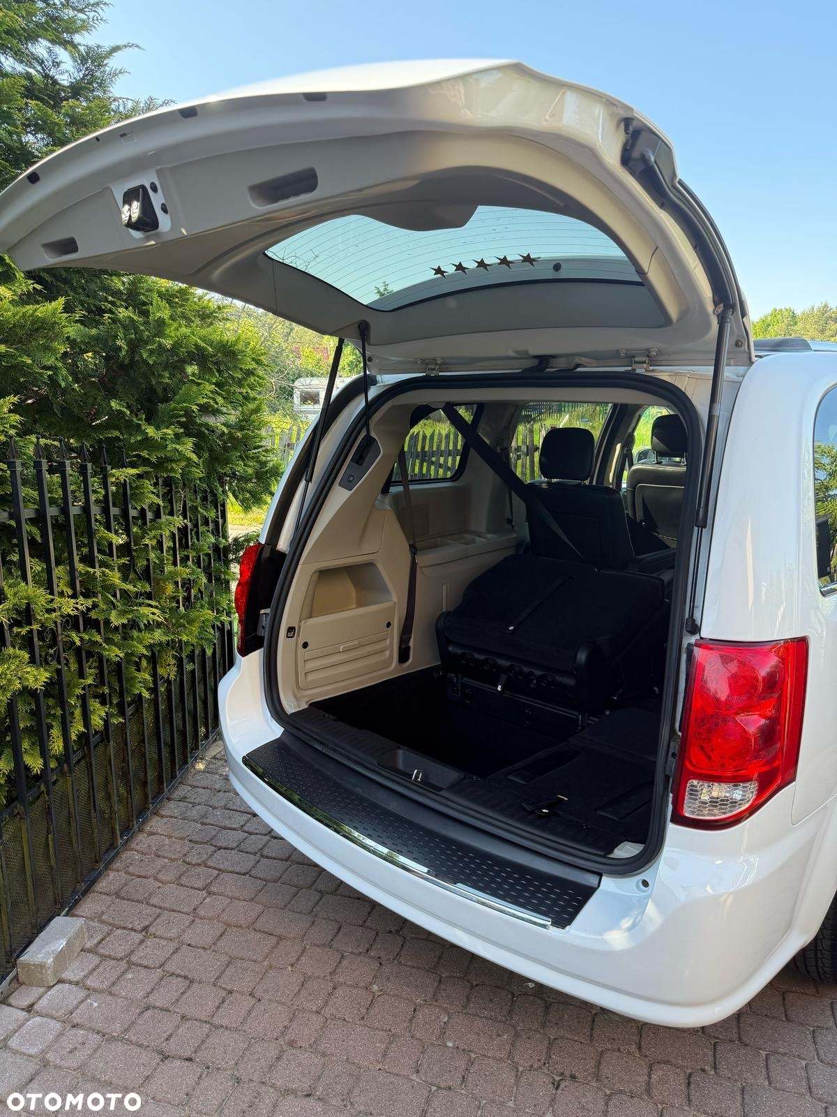 Dodge Grand Caravan - 9
