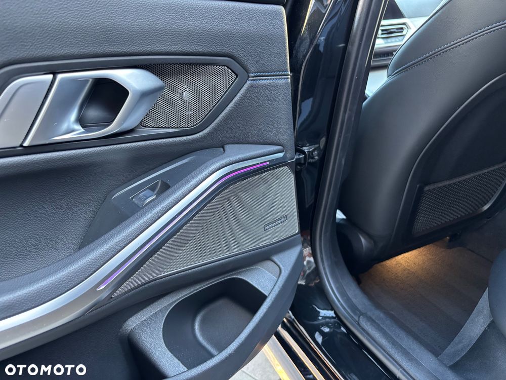 BMW Seria 3 330e xDrive M Sport - 20