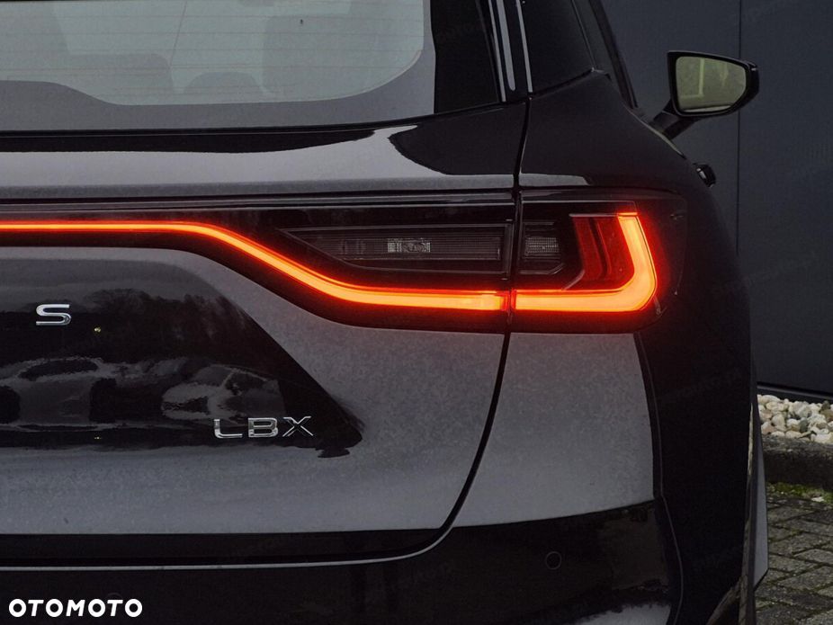 Lexus LBX - 7