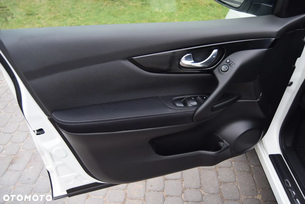 Nissan Qashqai 1.2 DIG-T N-Vision - 23