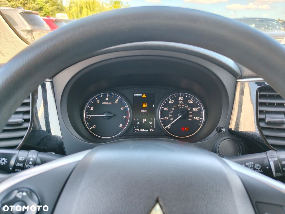 Mitsubishi Outlander - 11