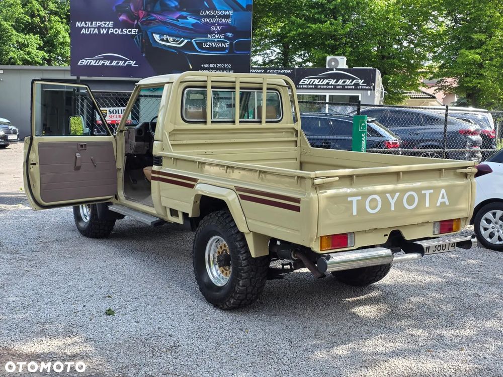 Toyota Land Cruiser - 13