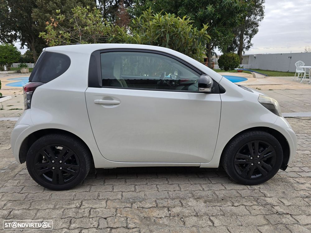 Toyota iQ 1.33 VVT-i 2 MultiDrive NAVI+Bluetooth - 13