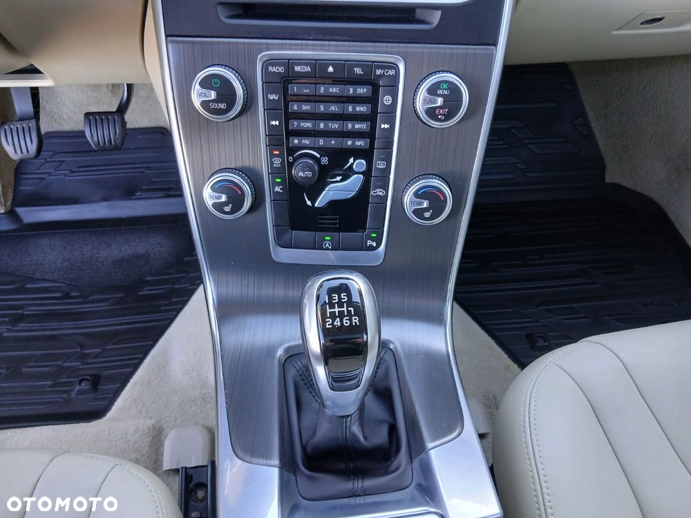 Volvo V60 Cross Country D3 Summum - 21