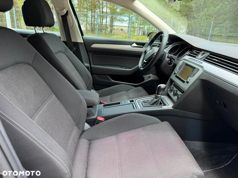 Volkswagen Passat 2.0 TDI SCR DSG Comfortline - 20