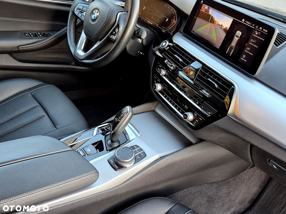 BMW Seria 5 518d Modern Line - 18