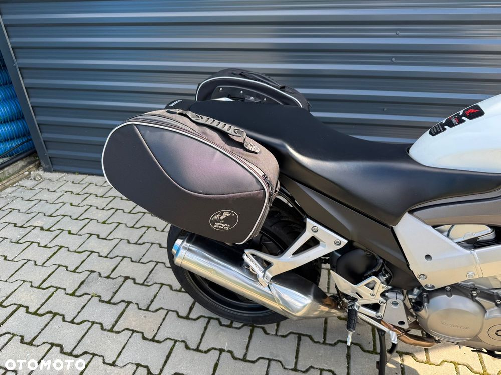 Honda VFR - 16