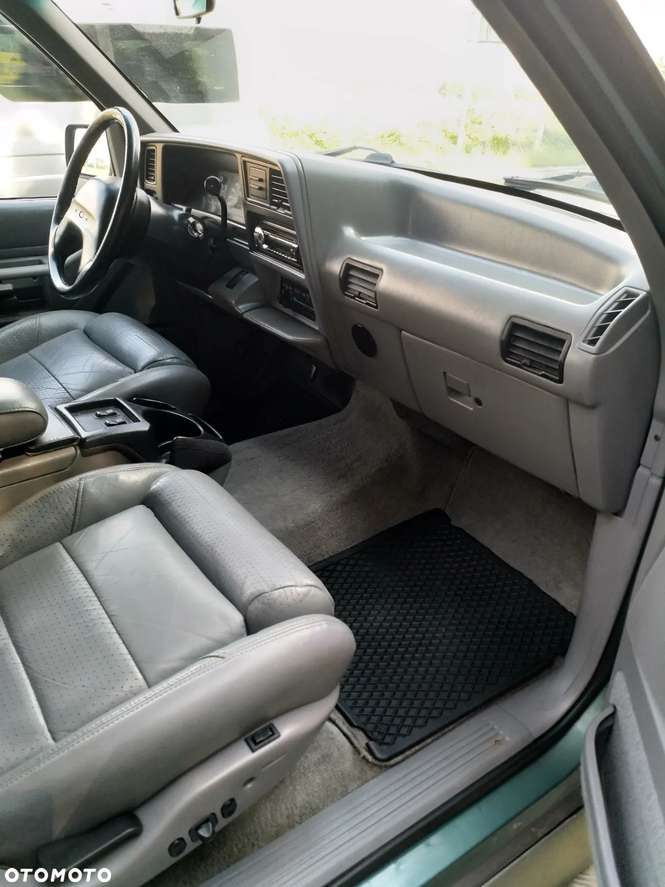 Ford Explorer Standard - 20