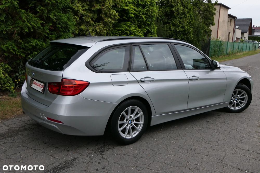 BMW Seria 3 320d Touring xDrive - 8