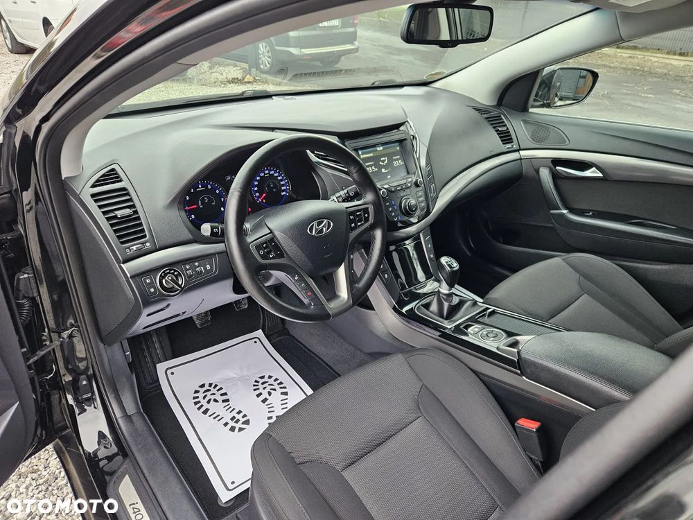 Hyundai i40 Kombi blue 1.6 Trend - 19