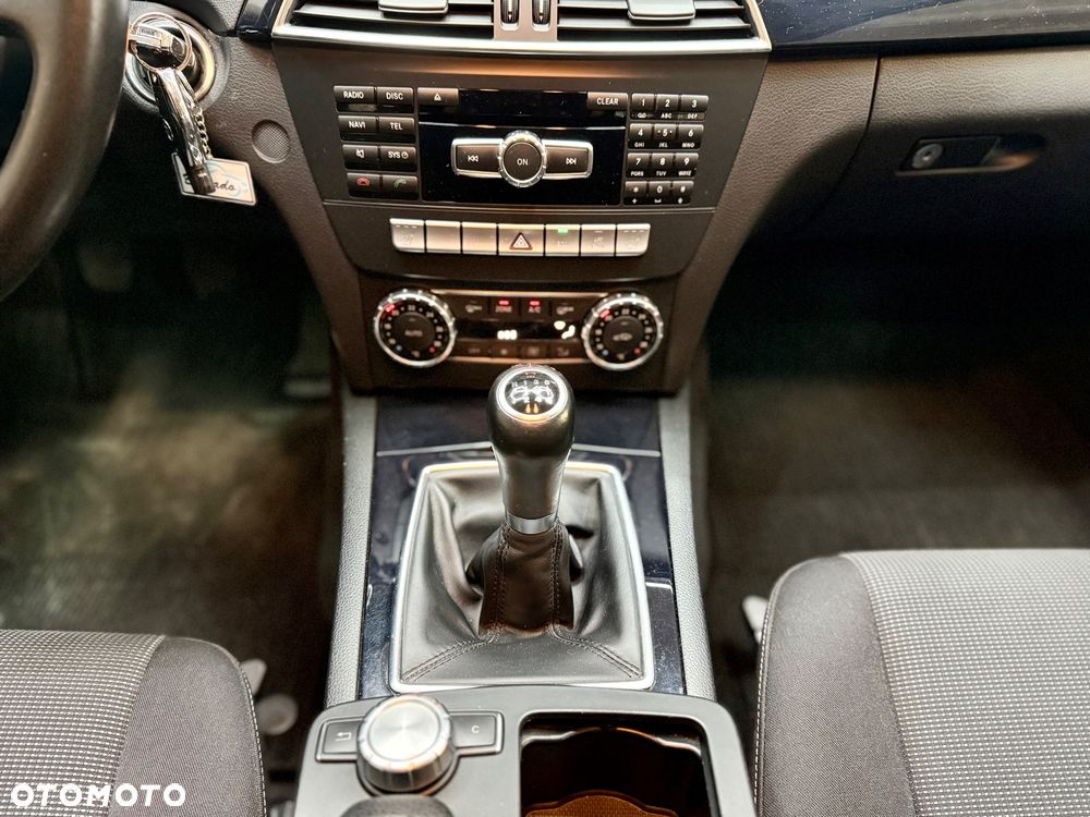 Mercedes-Benz Klasa C 180 (BlueEFFICIENCY) Elegance - 23