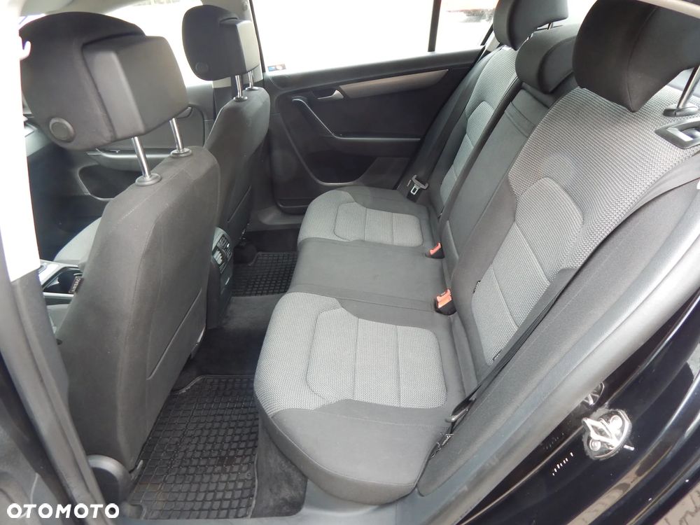 Volkswagen Passat - 14