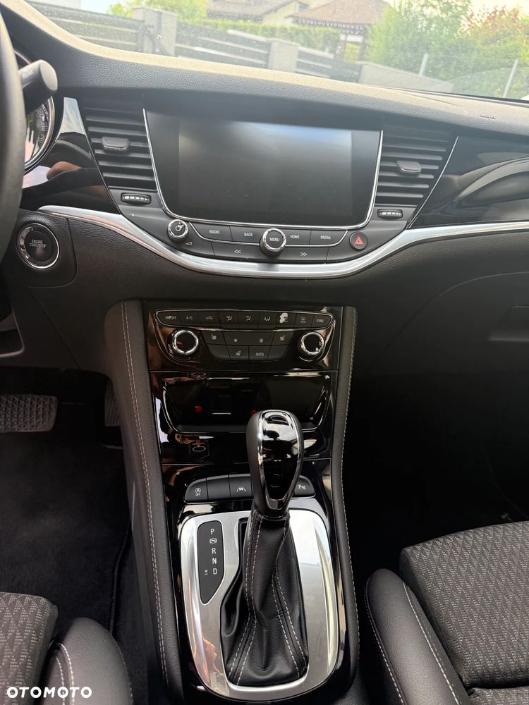 Opel Astra 1.4 T Enjoy S&S - 12