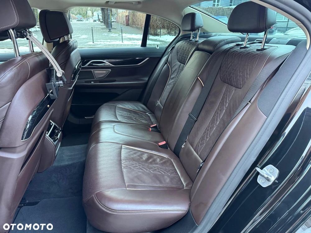 BMW Seria 7 740d xDrive - 25