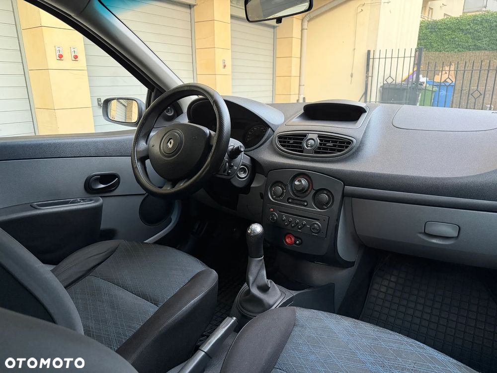 Renault Clio 1.4 16V Dynamique - 11