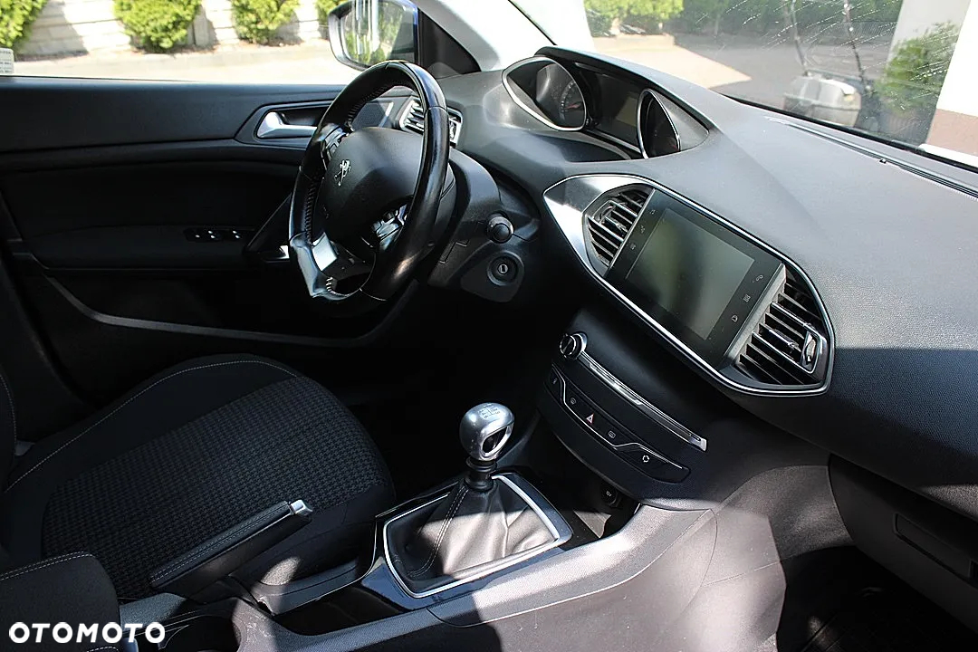 Peugeot 308 1.5 BlueHDi Allure S&S - 17