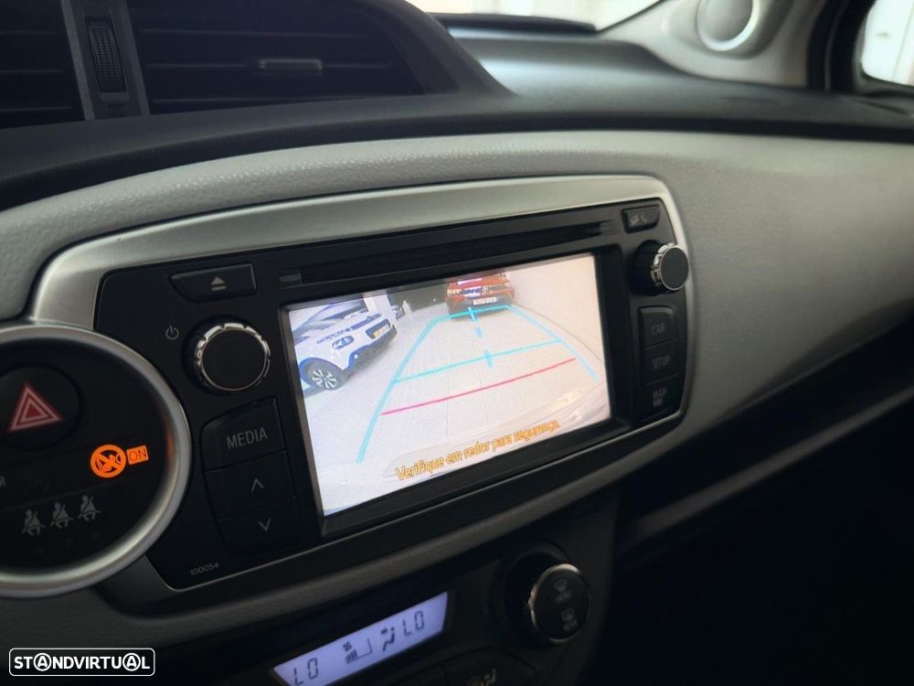 Toyota Yaris 1.5 HSD Comfort +P.Style+Navi - 27