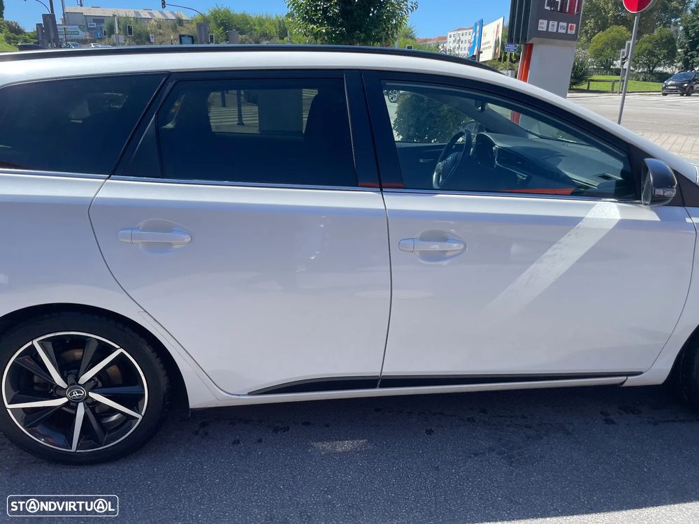 Toyota Auris Touring Sports 1.8 HSD Comfort +P.Techno+P.Sport - 16