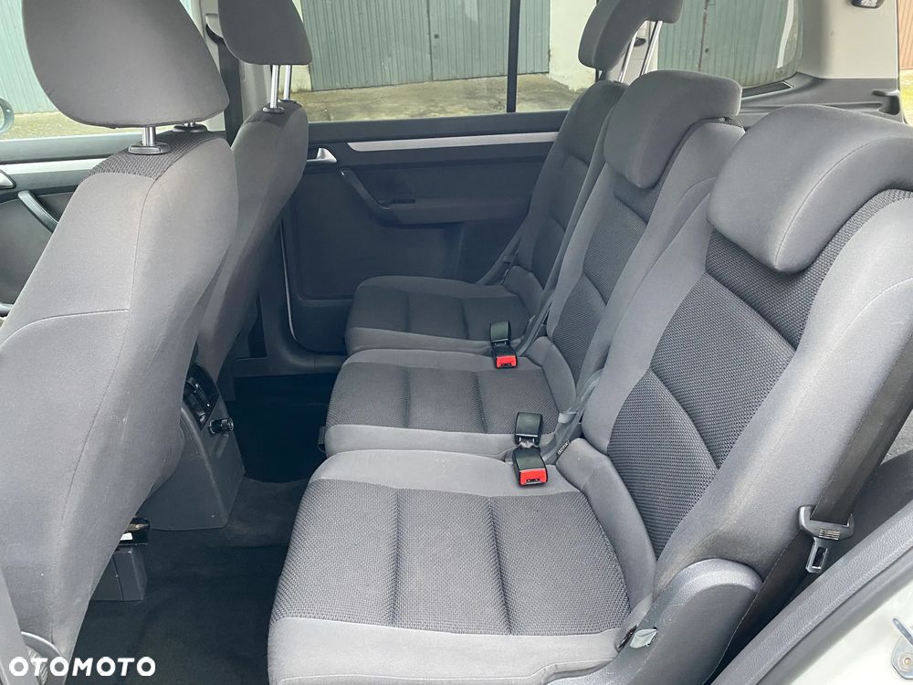 Volkswagen Touran - 24