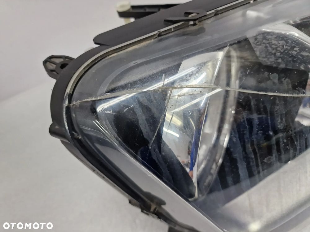 VW AMAROK 2H 09- PRAWA LAMPA PRZEDNIA PRZÓD , NR AUKCJI LA102 - 4