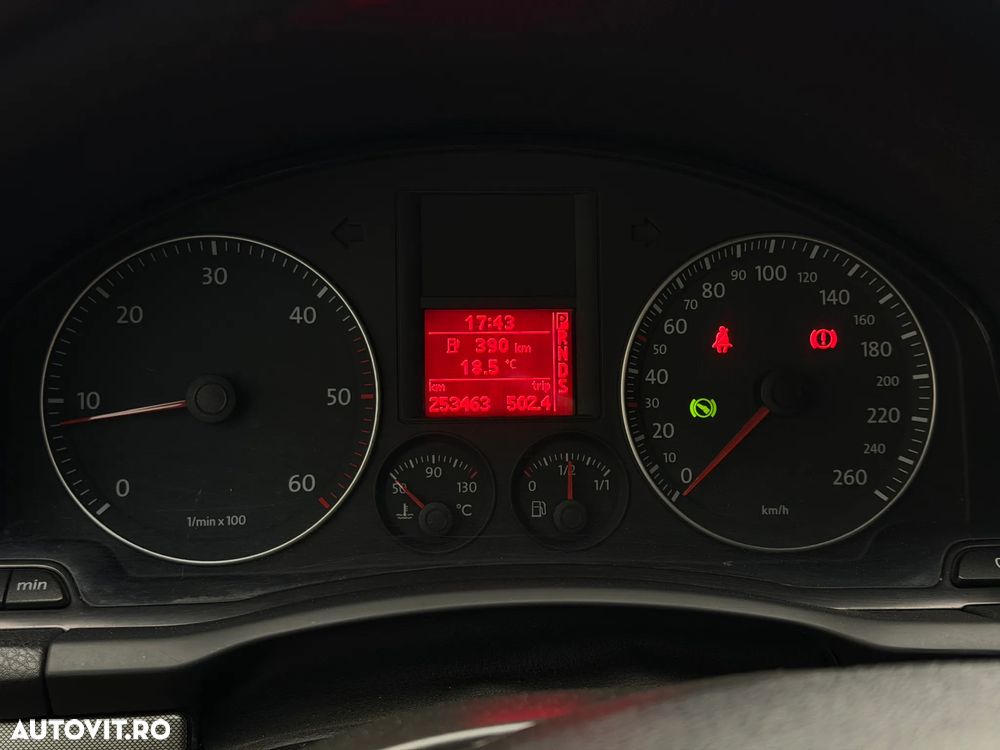 Volkswagen Golf 2.0 TDI Comfortline DSG - 8