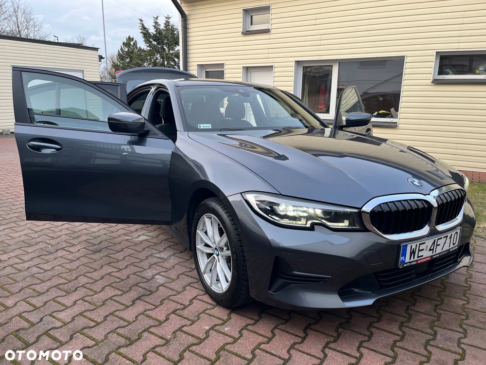 BMW Seria 3 320i xDrive - 29