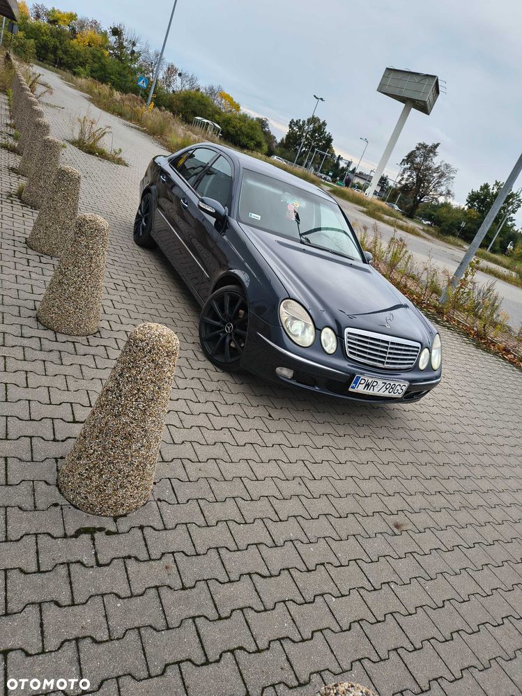Mercedes-Benz E-Class 2005 photo 2