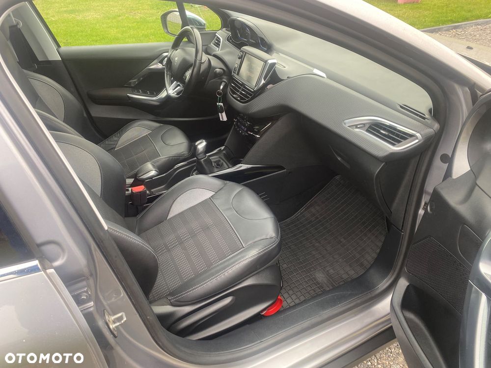 Peugeot 2008 1.6 BlueHDi Allure S&S - 15